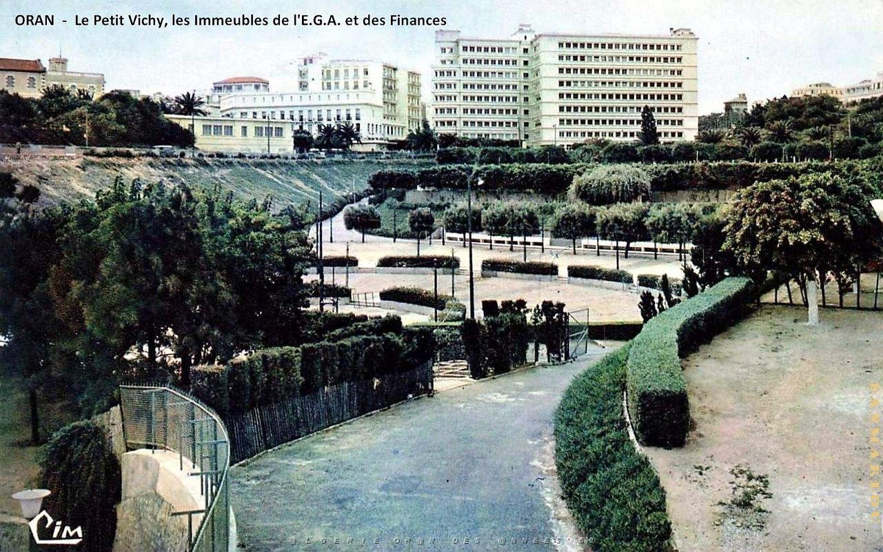 Oran - Petit-Vichy - Jardins et Immeubles EGA et Finances.jpg